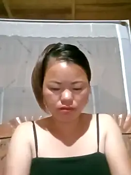 emly-xinh18 online show from September 26, 2025, 10:47 pm