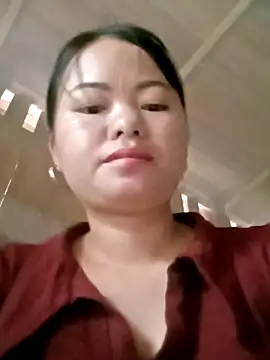 emly-xinh18 online show from October 1, 2025, 12:49 am