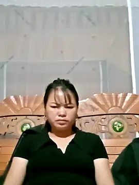 emly-xinh18 online show from October 1, 2025, 12:55 pm