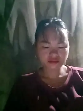 emly-xinh18 online show from October 2, 2025, 5:20 pm