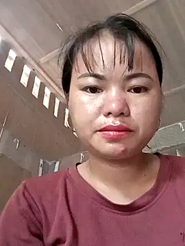 emly-xinh18 online show from October 6, 2025, 7:17 am