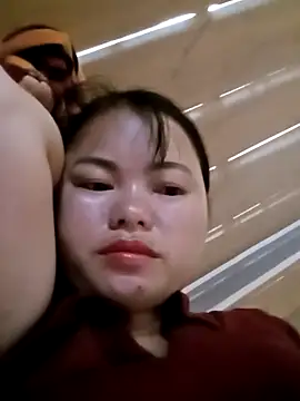 emly-xinh18 online show from October 8, 2025, 6:11 am