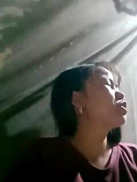 emly-xinh18 online show from October 9, 2025, 2:59 pm