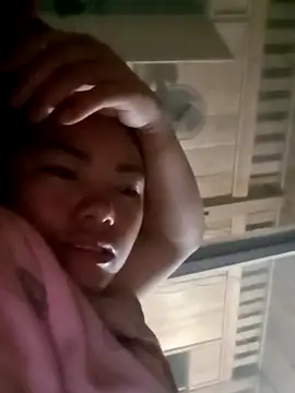 emly-xinh18 online show from October 10, 2025, 12:59 pm