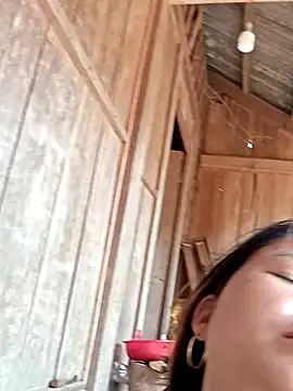 emly-xinh18 online show from October 13, 2025, 6:46 am