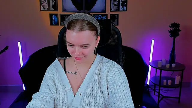 LisaMitchell online show from October 16, 2025, 4:35 am