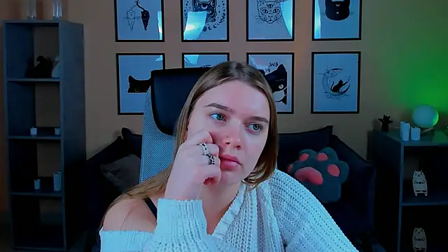 LisaMitchell online show from October 18, 2025, 3:31 am