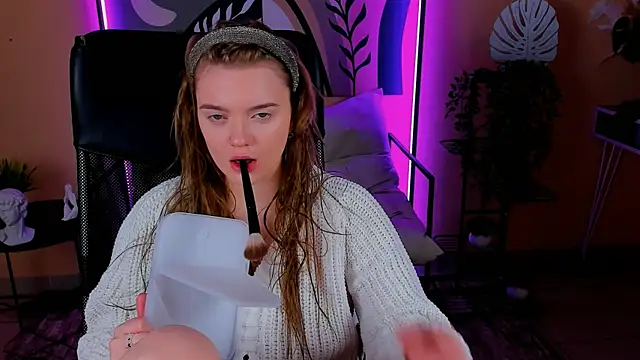 LisaMitchell online show from October 22, 2025, 2:34 am