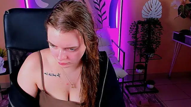 LisaMitchell online show from October 23, 2025, 2:33 am