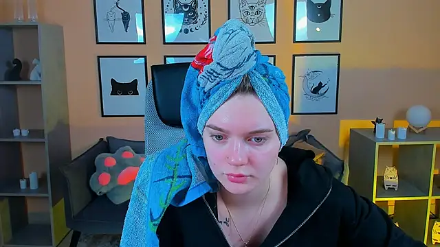 LisaMitchell online show from October 25, 2025, 2:08 am