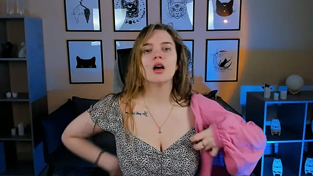 LisaMitchell online show from October 29, 2025, 2:25 am