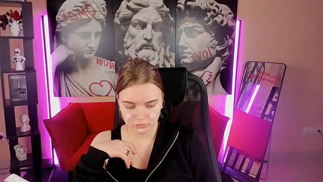 LisaMitchell online show from November 15, 2025, 2:42 am