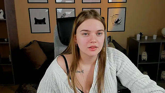 LisaMitchell online show from November 25, 2025, 2:44 am