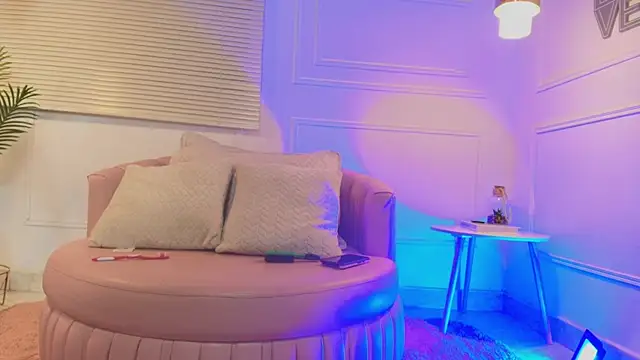 alessia moon1 online show from November 14, 2025, 12:15 pm