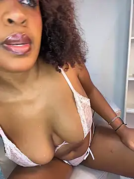 alessia moon1 online show from June 3, 2026, 1:25 pm