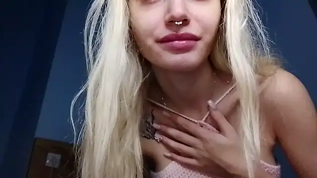 Snapshot of lesyawhite chatting on October 5, 2025, 8:29 pm lesyawhite online show from October 5, 2025, 8:29 pm