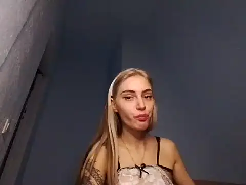 Snapshot of lesyawhite chatting on October 24, 2025, 4:14 pm lesyawhite online show from October 24, 2025, 4:14 pm