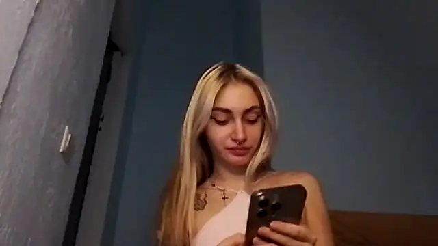 Snapshot of lesyawhite chatting on November 13, 2025, 12:26 pm lesyawhite online show from November 13, 2025, 12:26 pm