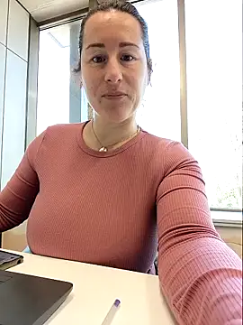 bichota85 online show from March 23, 2026, 10:08 am