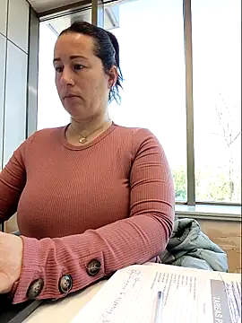 bichota85 online show from March 31, 2026, 9:10 am