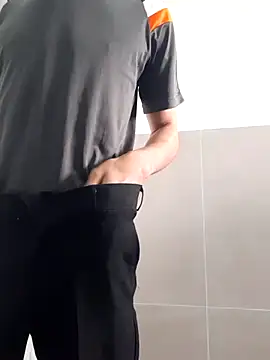 Snapshot of oi_novin2 chatting on November 9, 2025, 9:29 am oi novin2 online show from November 9, 2025, 9:29 am