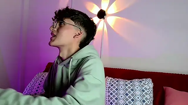 bellmontneon online show from October 6, 2025, 11:07 am