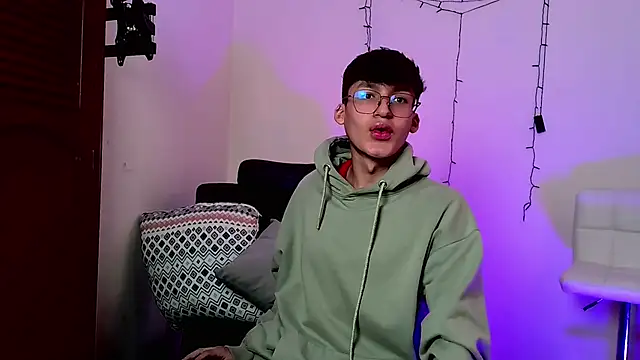 bellmontneon online show from November 12, 2025, 11:21 am