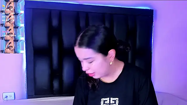 LunaWiill  online show from November 5, 2025, 12:05 pm