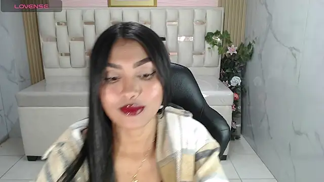 lissandra s online show from November 13, 2025, 8:41 pm