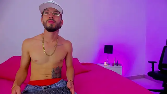 Violet and Paul online show from October 4, 2025, 3:04 am