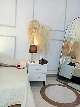 Violet and Paul online show from October 19, 2025, 3:18 am