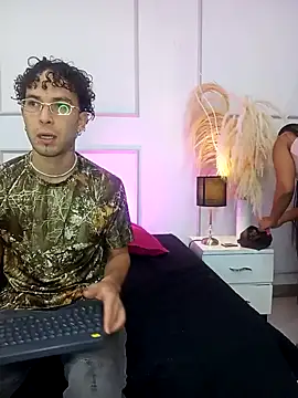 Violet and Paul online show from October 20, 2025, 3:07 am