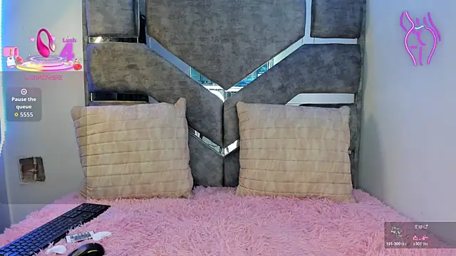 Flufi 740 online show from November 3, 2025, 2:07 pm