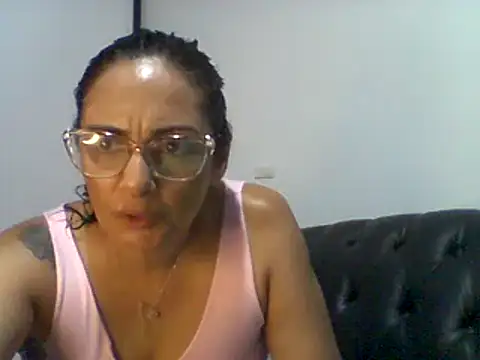Snapshot of dulcefanny chatting on February 10, 2026, 4:11 pm dulcefanny online show from February 10, 2026, 4:11 pm