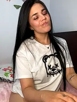 Snapshot of sophy_whiite_ chatting on October 8, 2025, 9:45 pm sophy whiite online show from October 8, 2025, 9:45 pm