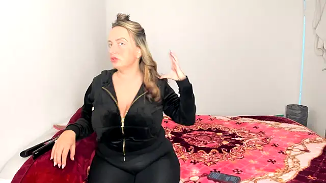 Snapshot of QueenStacyxox chatting on September 29, 2025, 7:08 pm QueenStacyxox online show from September 29, 2025, 7:08 pm