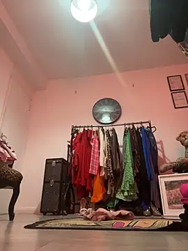 Snapshot of QueenStacyxox chatting on October 6, 2025, 8:17 pm QueenStacyxox online show from October 6, 2025, 8:17 pm