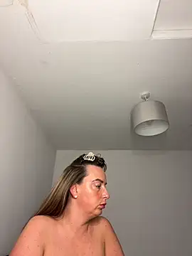 Snapshot of QueenStacyxox chatting on October 16, 2025, 11:17 pm QueenStacyxox online show from October 16, 2025, 11:17 pm