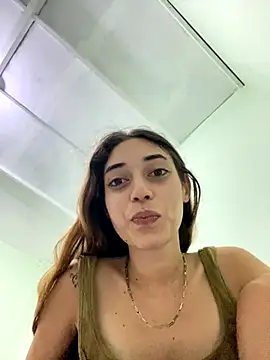 loirinhaaa online show from October 13, 2025, 4:07 pm