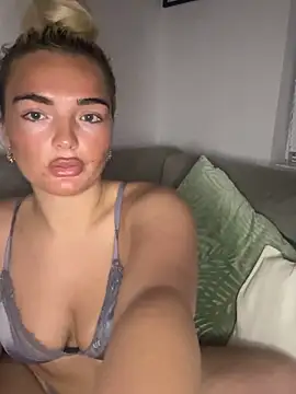 BelleXx online show from September 23, 2025, 4:26 am