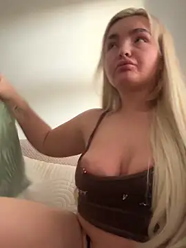 BelleXx online show from November 8, 2025, 3:12 pm