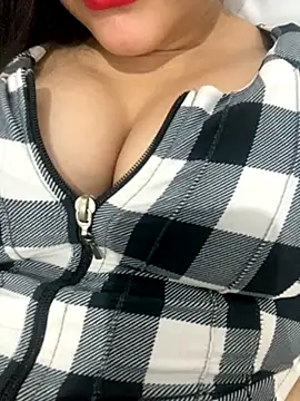 Snapshot of biancas80908 chatting on November 18, 2025, 1:55 am biancas80908 online show from November 18, 2025, 1:55 am
