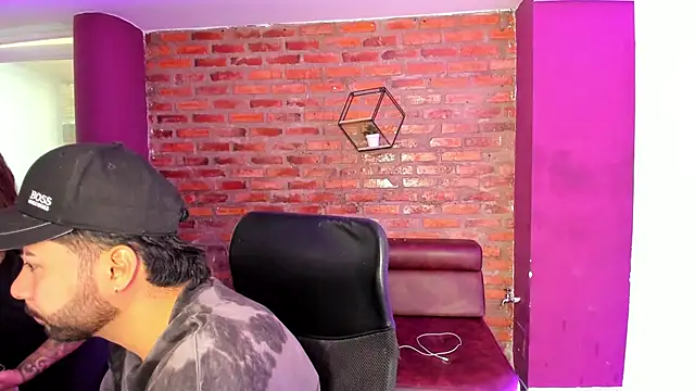 Hot Threesomee online show from September 27, 2025, 1:27 pm