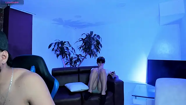 Hot Threesomee online show from September 28, 2025, 1:27 pm