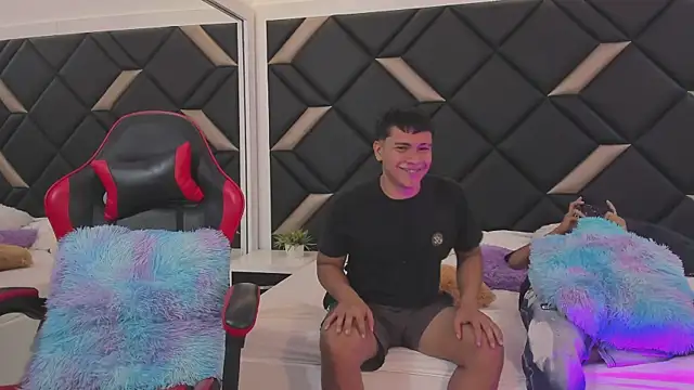 Hot Threesomee online show from November 8, 2025, 1:11 pm