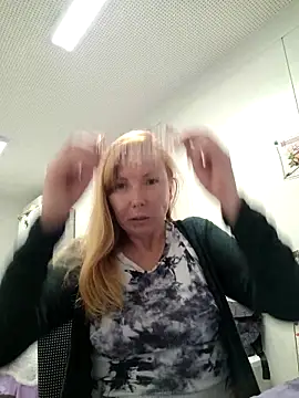 Snapshot of JenyJansi chatting on September 17, 2025, 7:15 pm JenyJansi online show from September 17, 2025, 7:15 pm