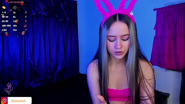 Shairaclark  online show from October 31, 2025, 8:32 pm