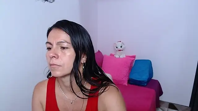 camilavargas  online show from April 1, 2026, 9:01 pm