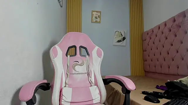 Naomis 35 online show from November 6, 2025, 7:59 pm