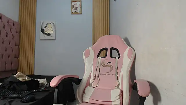 Naomis 35 online show from November 27, 2025, 7:38 pm